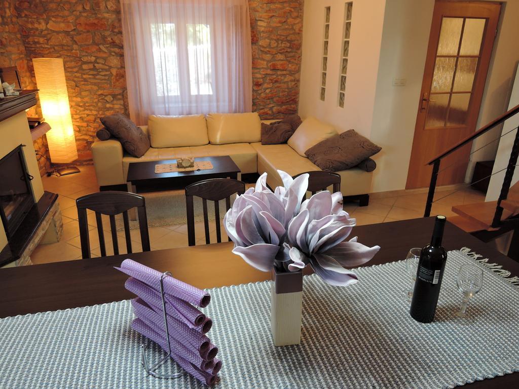 Villa Rural House Gluic Bogatić Habitación foto
